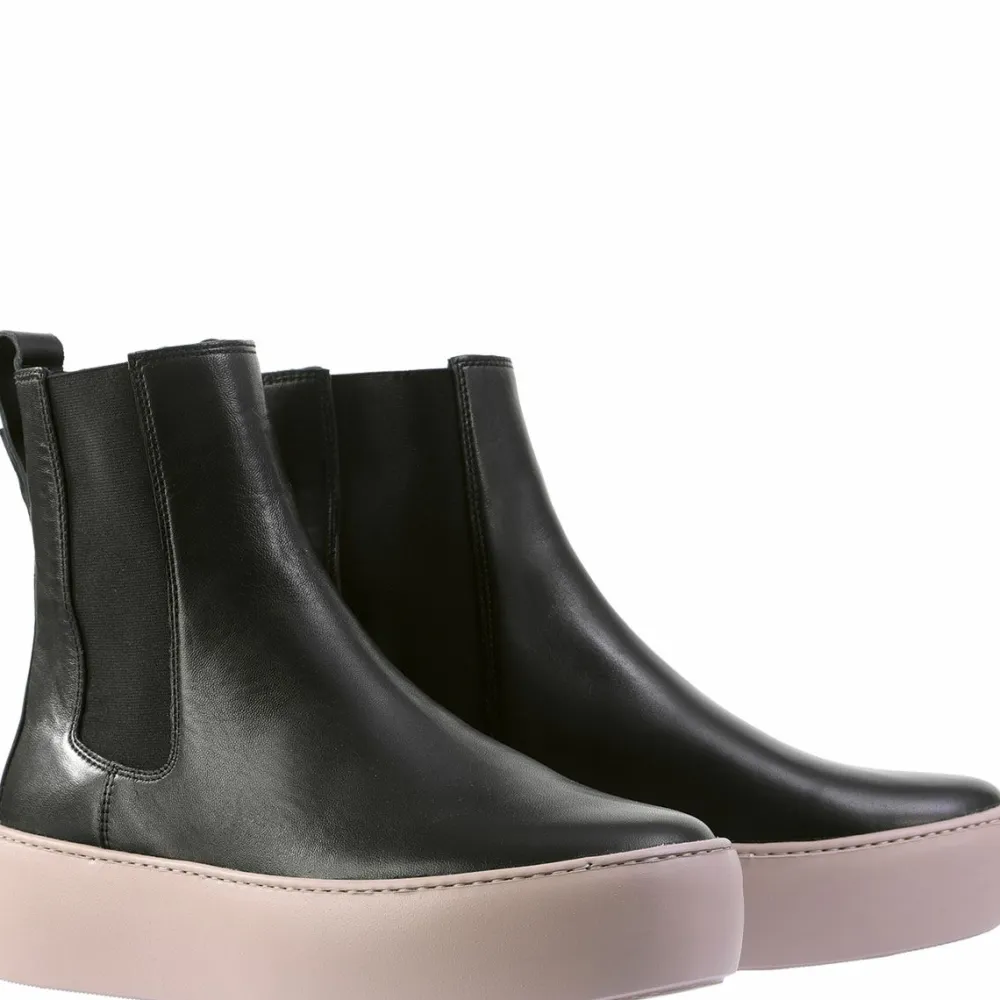 New Connor Women Booties