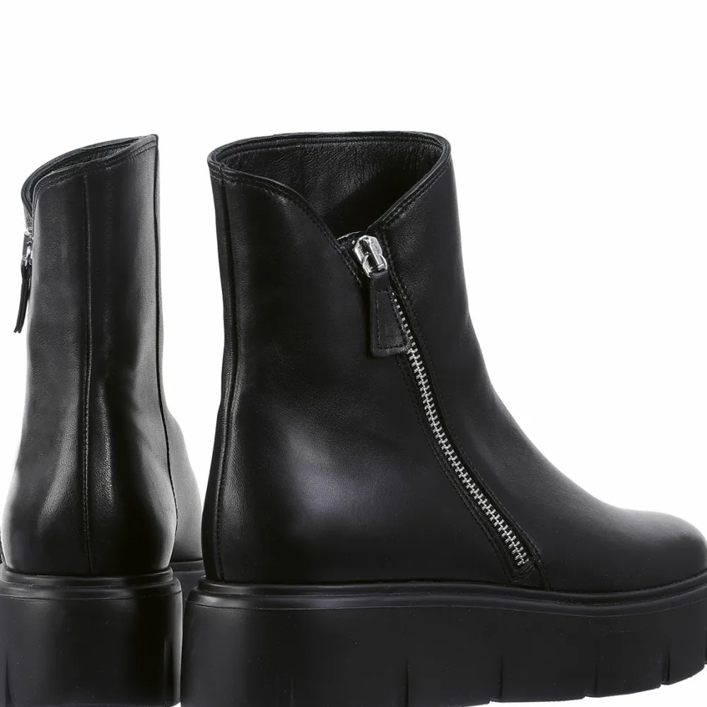 New Travis Women Booties