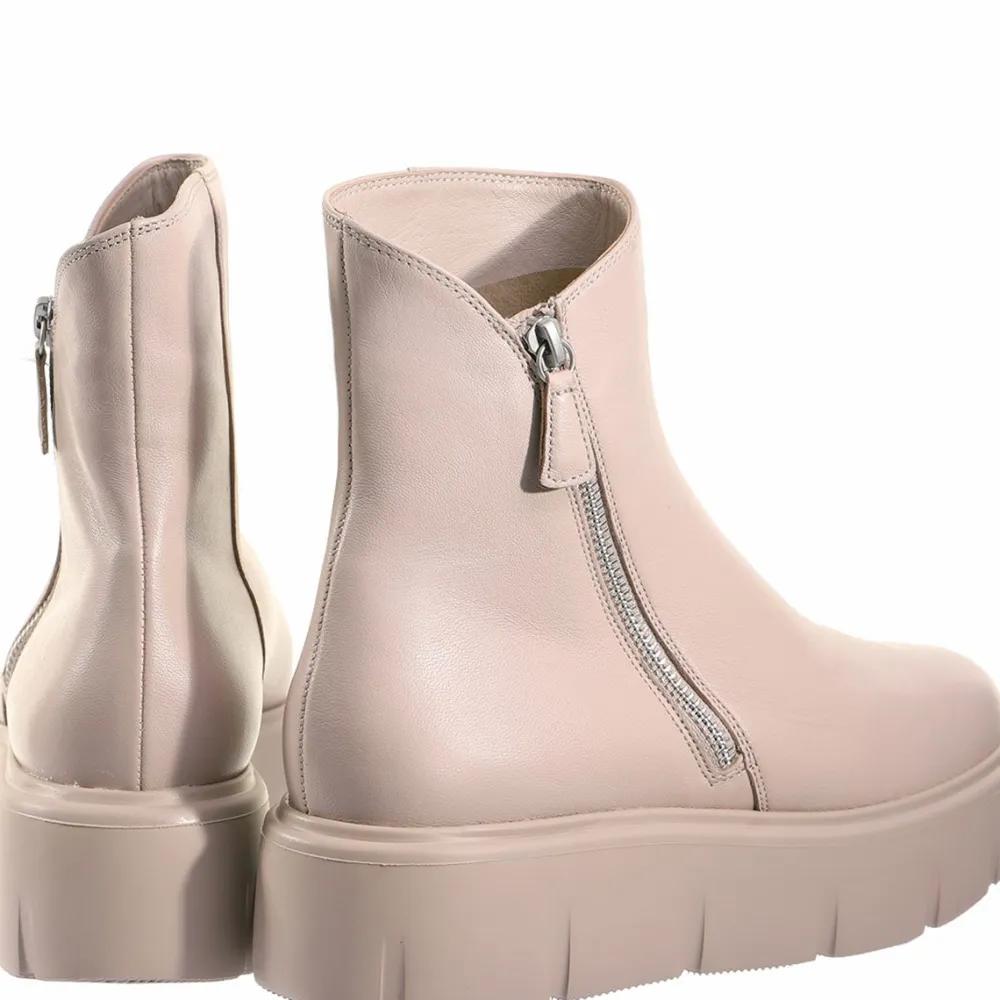 New Travis Women Booties
